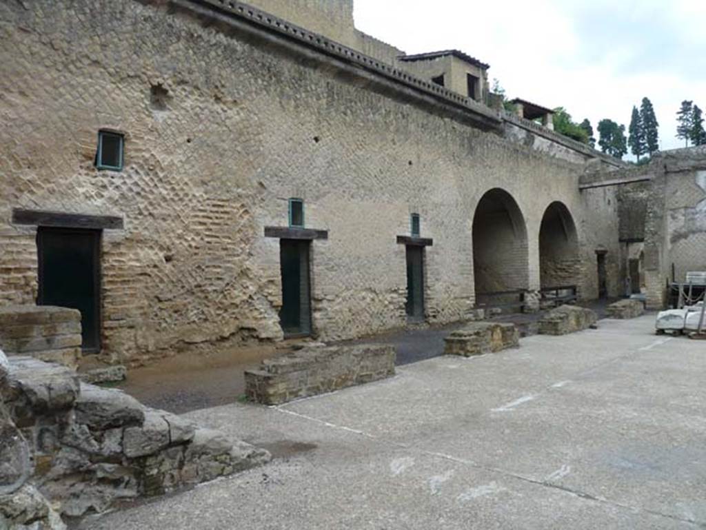 Herculaneum, September 2015. Sacred Area terrace, looking north-east across terrace.
